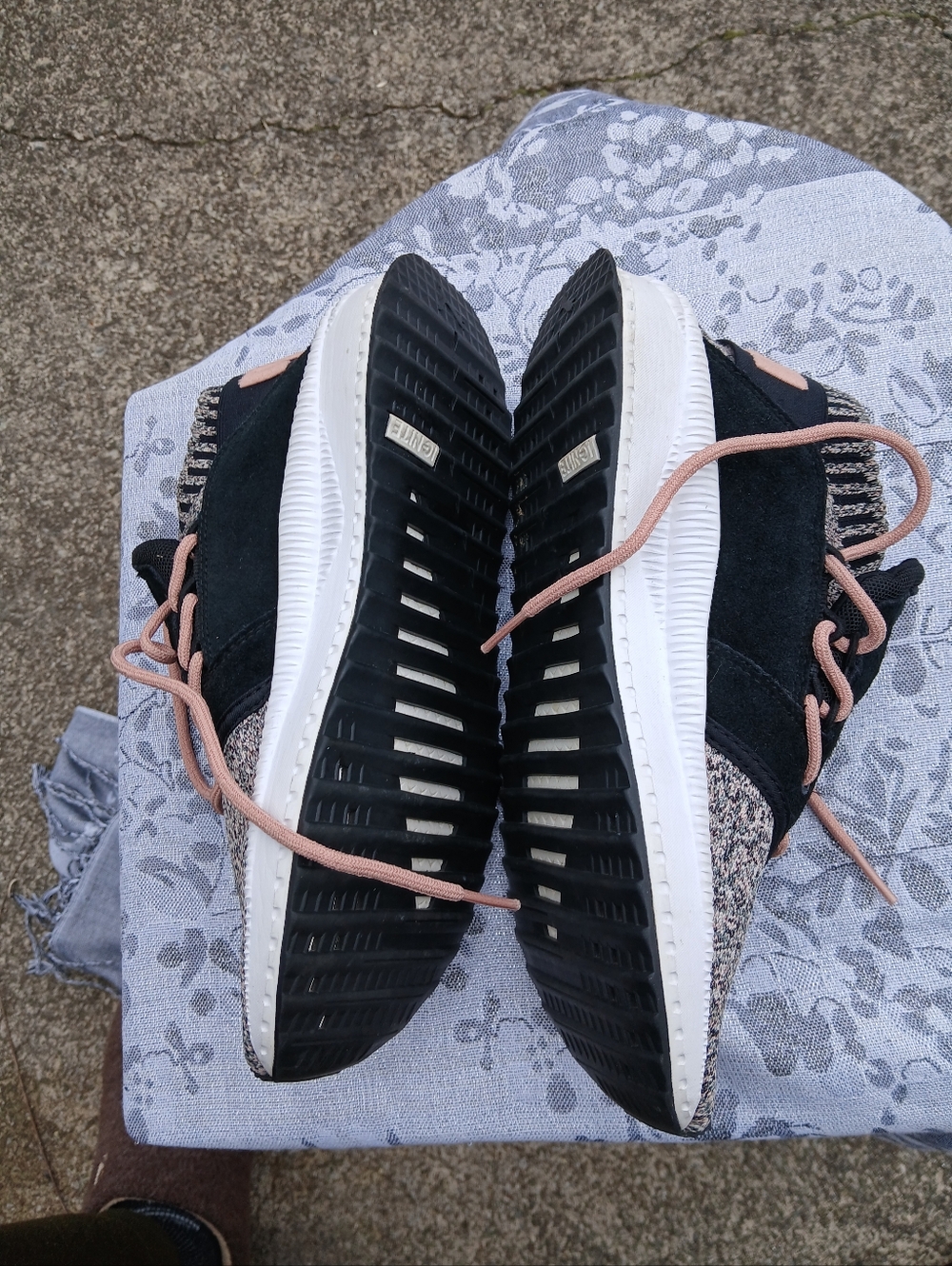 Puma Women's Size 8.5 Black and Blush Knit Trainers - Picture 4 of 9
